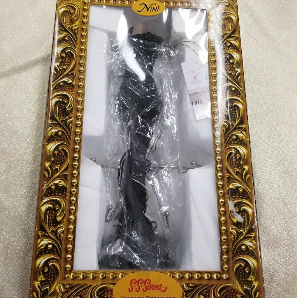 Nini jewelry holder